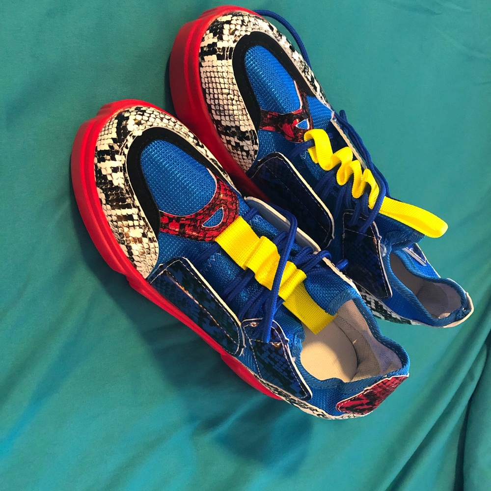Funny color shoes !!